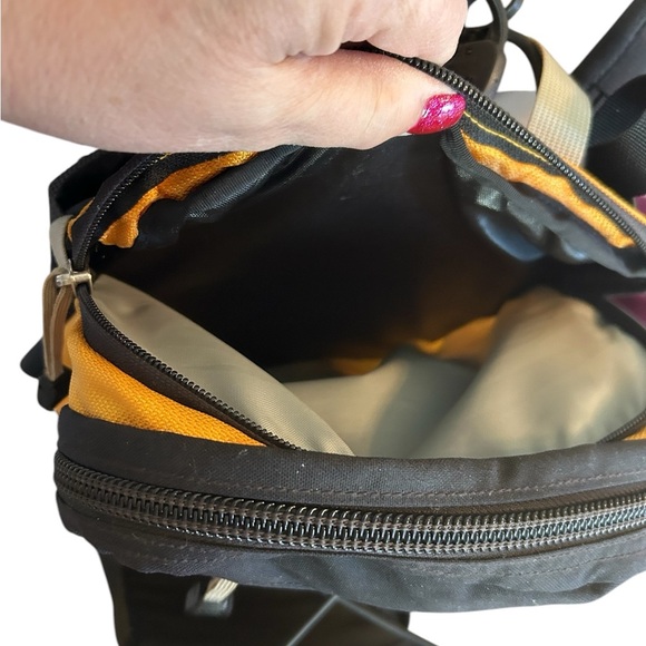 Osprey Helios 14 Black Yellow Daypack Backpack Holds 14L Outdoor Activity Hiking - Picture 12 of 15